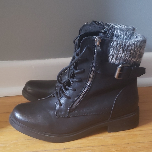 Steve Madden size 9 faux leather bootie - Picture 3 of 7